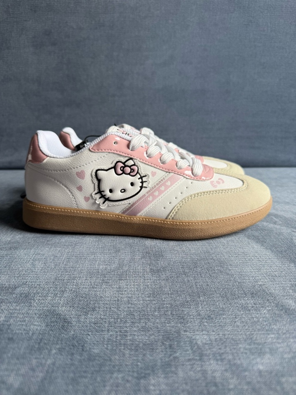 Hello Kitty Women’s T Toe Fashion Sneakers SZ 8 White Pink Tan Casual New Skater